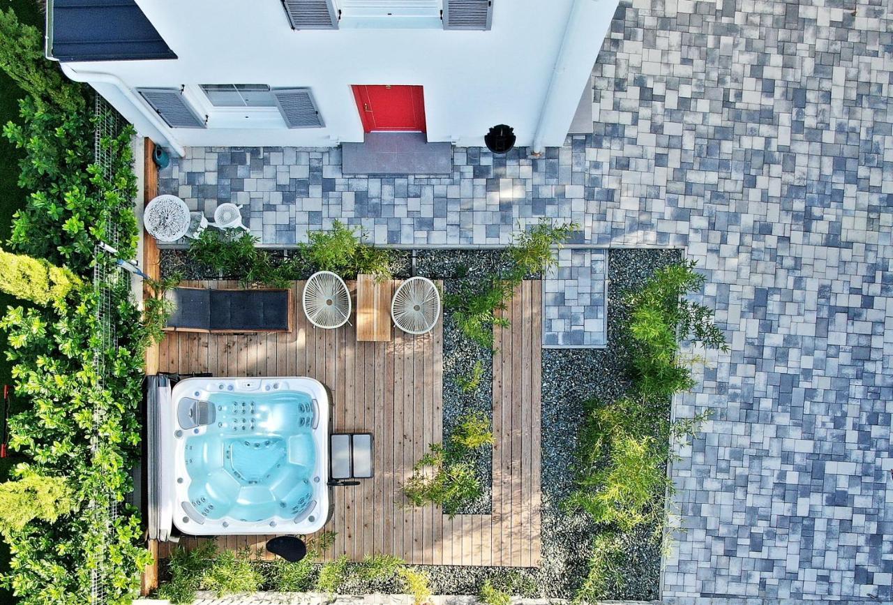 The Doors Boutique Apartments Mosonmagyaróvár Exteriör bild