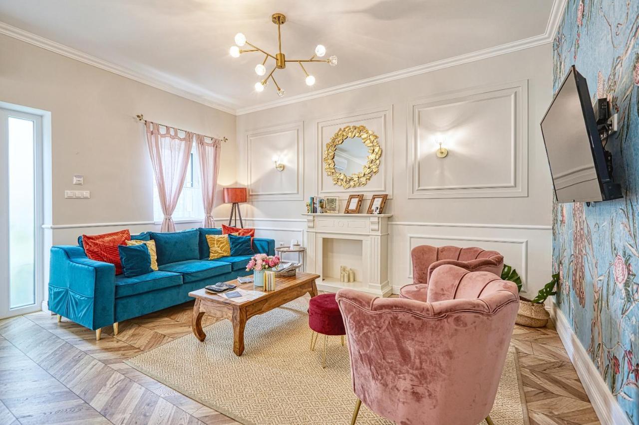 The Doors Boutique Apartments Mosonmagyaróvár Exteriör bild