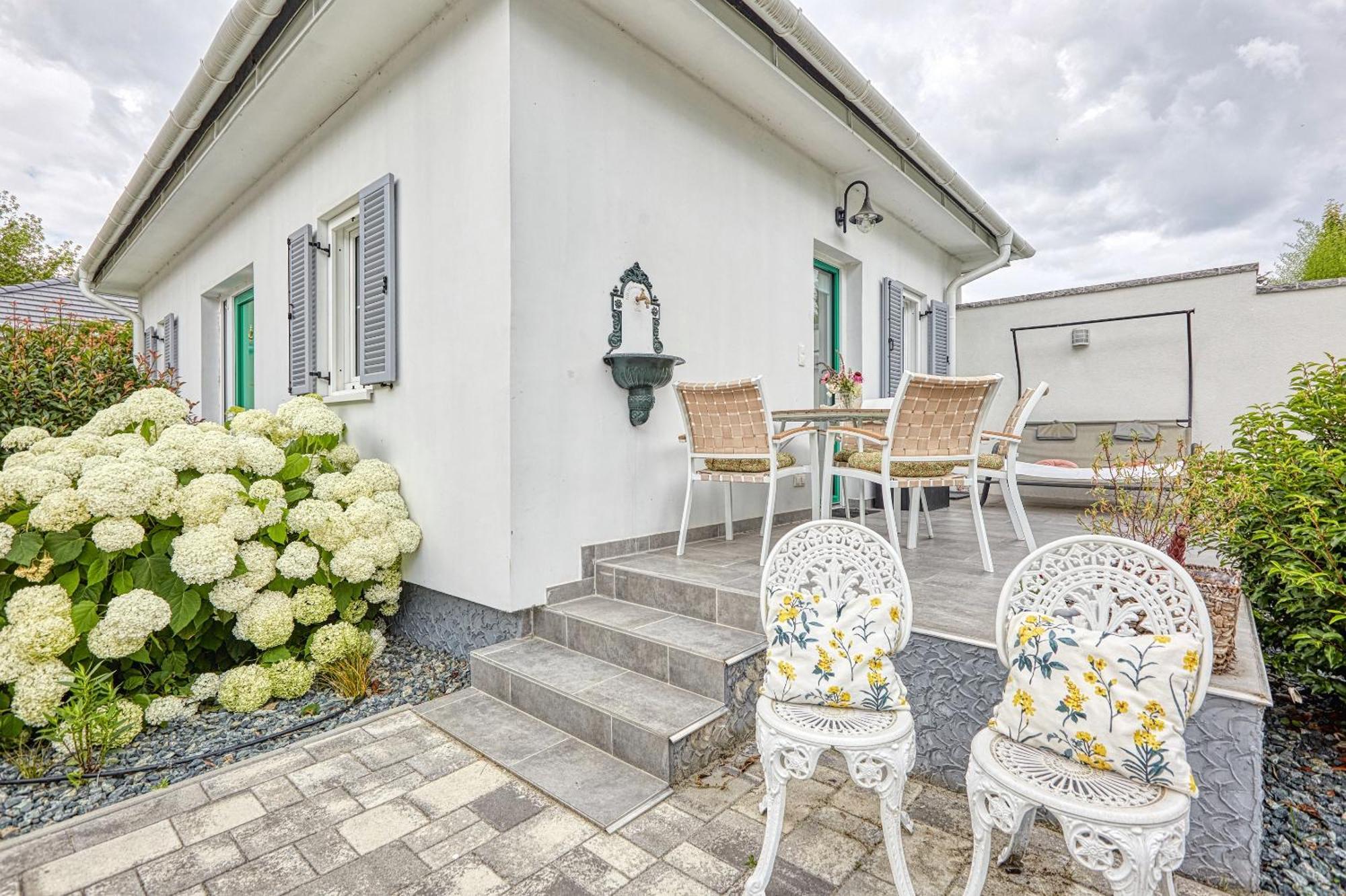 The Doors Boutique Apartments Mosonmagyaróvár Exteriör bild